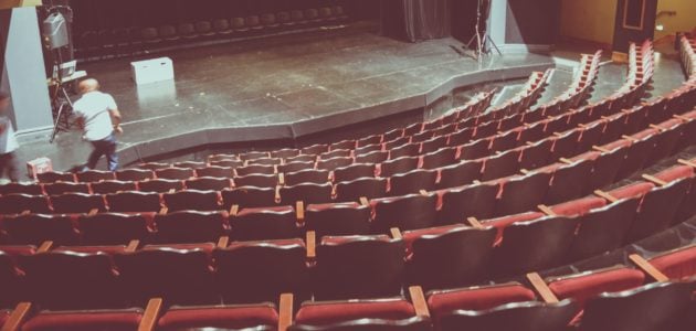 how to become a dramaturg