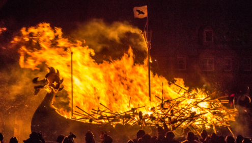 a viking longship burning in front of a crowd. the sort of thing you might encounter while looking up how to audition for vikings